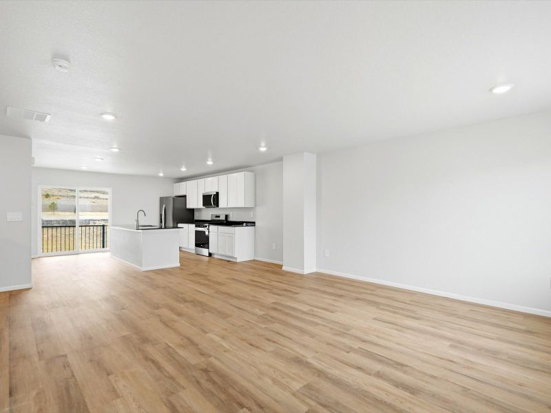 Spacious, unfurnished interior of a new home in Three Hills, Morrison (Image 10).