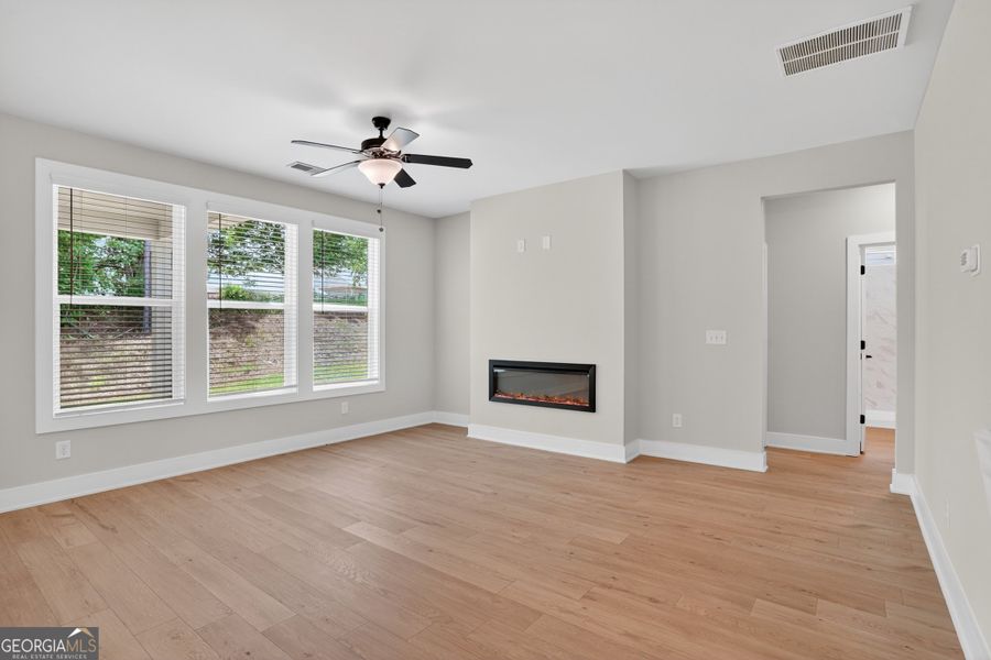 Spacious, unfurnished interior of a new home in The Fairways at Mirror Lake, Villa Rica (Image 26). Spacious, unfurnished interior of a new home in The Fairways at Mirror Lake, Villa Rica (Image 26).