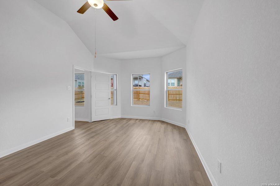 Spacious, unfurnished interior of a new home in Greenspoint Heights, Seguin (Image 17).