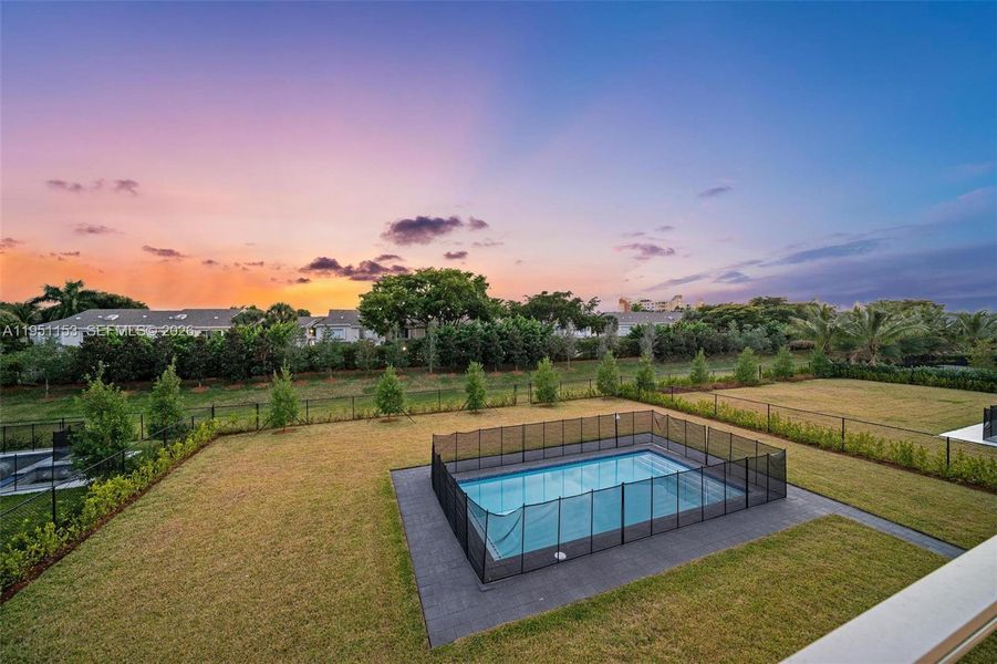 Community amenities in , Weston (Image 57).