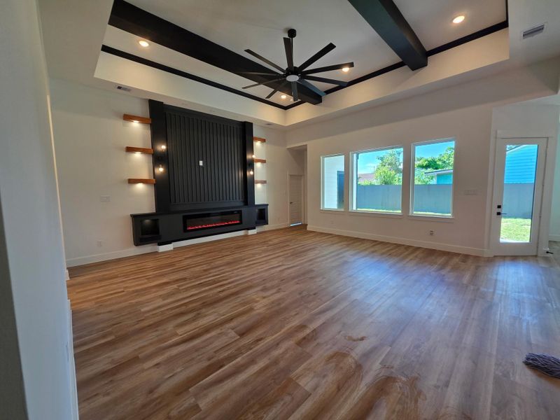 Spacious, unfurnished interior of a new home in , Pasadena (Image 11).