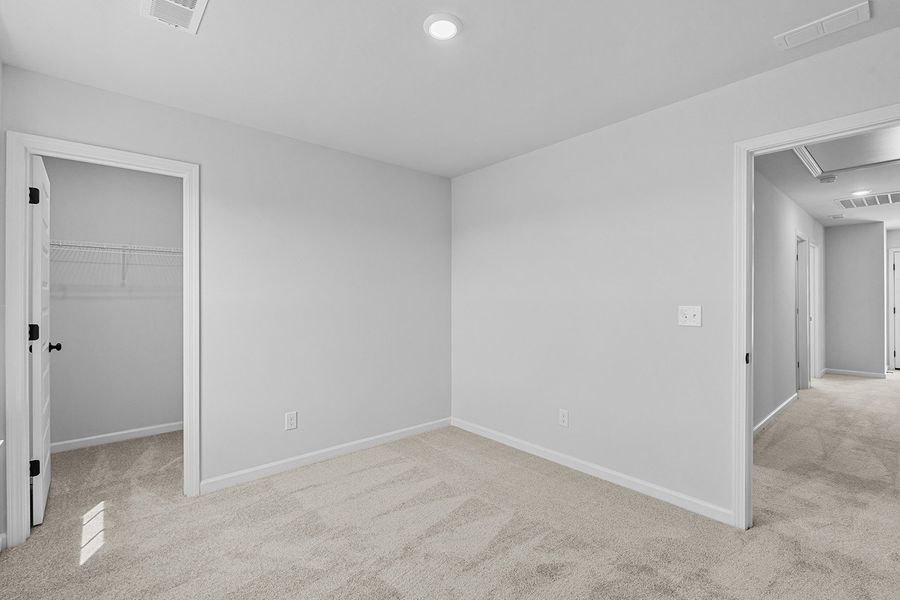 Spacious, unfurnished interior of a new home in Fieldstone, Lexington (Image 45).