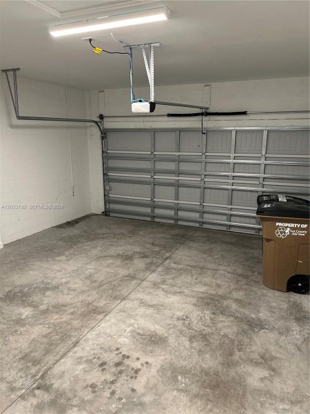 Spacious, unfurnished interior of a new home in , Lehigh Acres (Image 20).