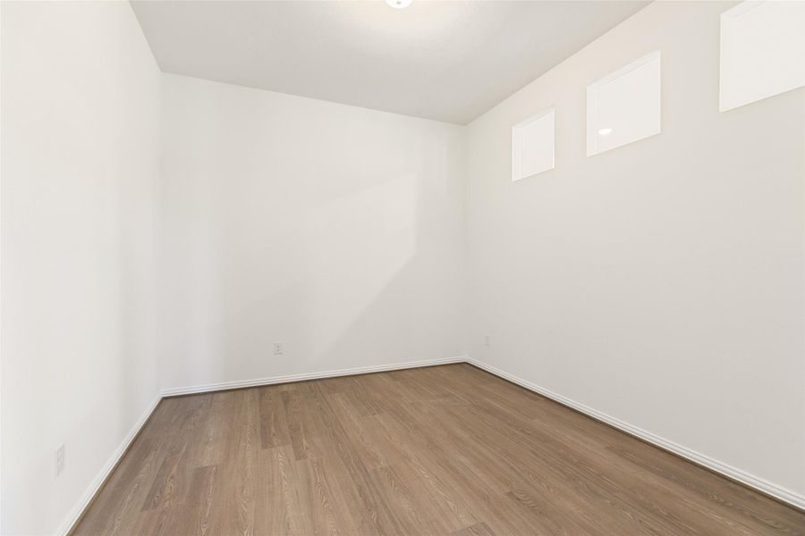 Spacious, unfurnished interior of a new home in Creekhaven, Iowa Colony (Image 20). Spacious, unfurnished interior of a new home in Creekhaven, Iowa Colony (Image 20).