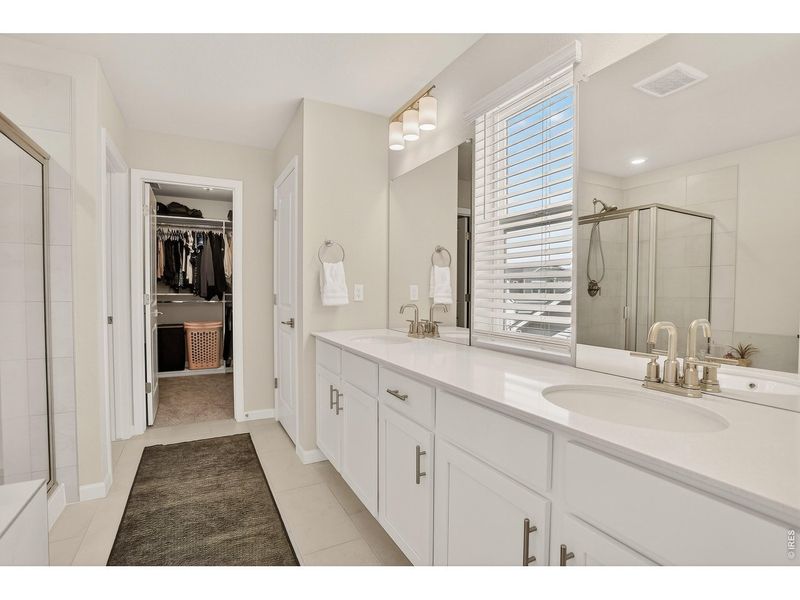 Furnished interior view inside a new home in Mountain Brook, Longmont (Image 36).