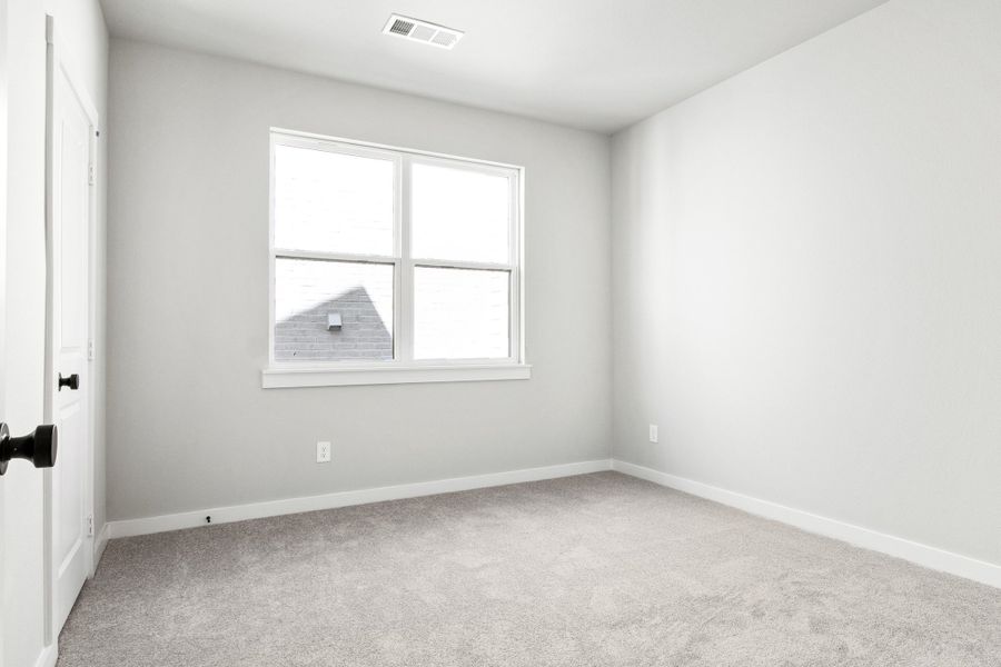 Spacious, unfurnished interior of a new home in Ten Mile Creek, Celina (Image 30).