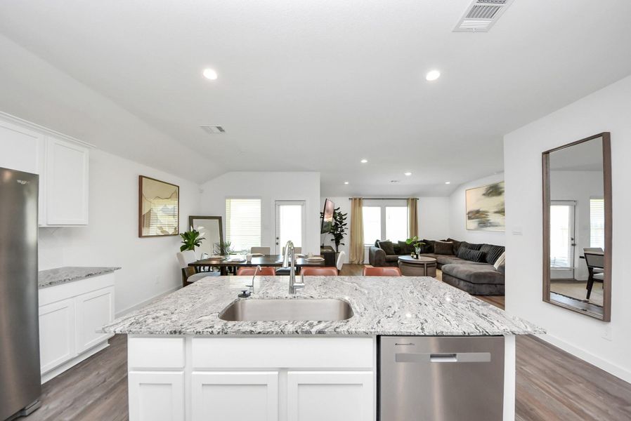 Furnished interior view inside a new home in , Rosharon (Image 11).