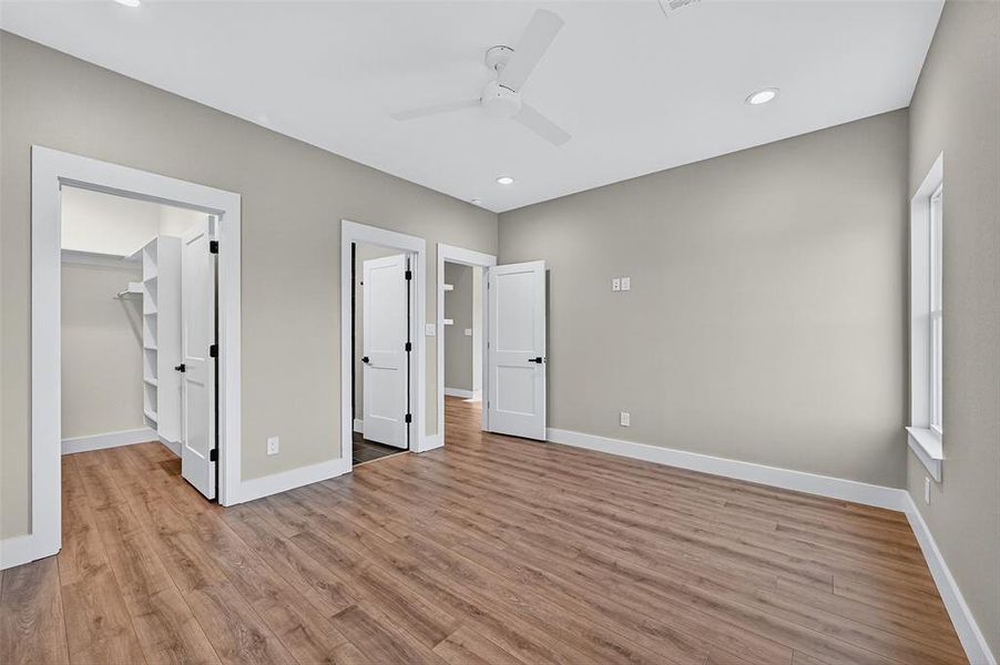 Spacious, unfurnished interior of a new home in , Sherman (Image 22).