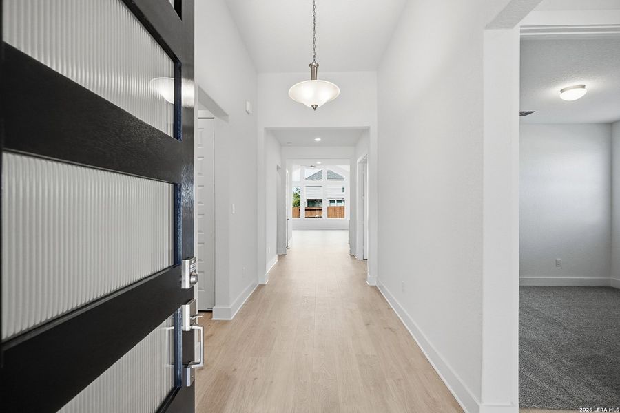 Spacious, unfurnished interior of a new home in Stillwater Ranch, San Antonio (Image 31).