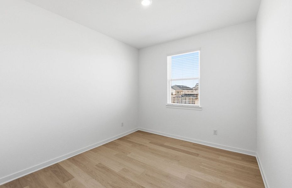 Spacious, unfurnished interior of a new home in Sunfield, Buda (Image 36).