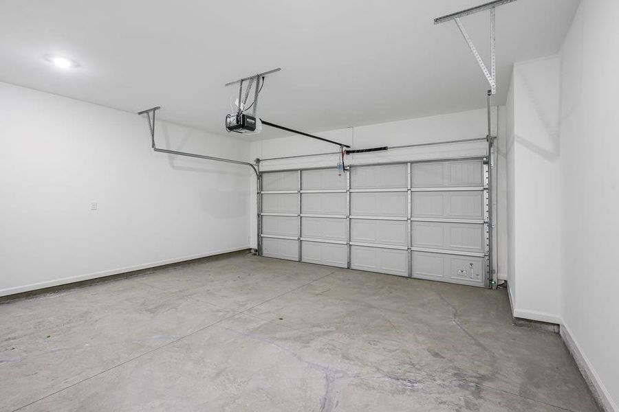 Spacious, unfurnished interior of a new home in Chandler Run, Tucker (Image 21).