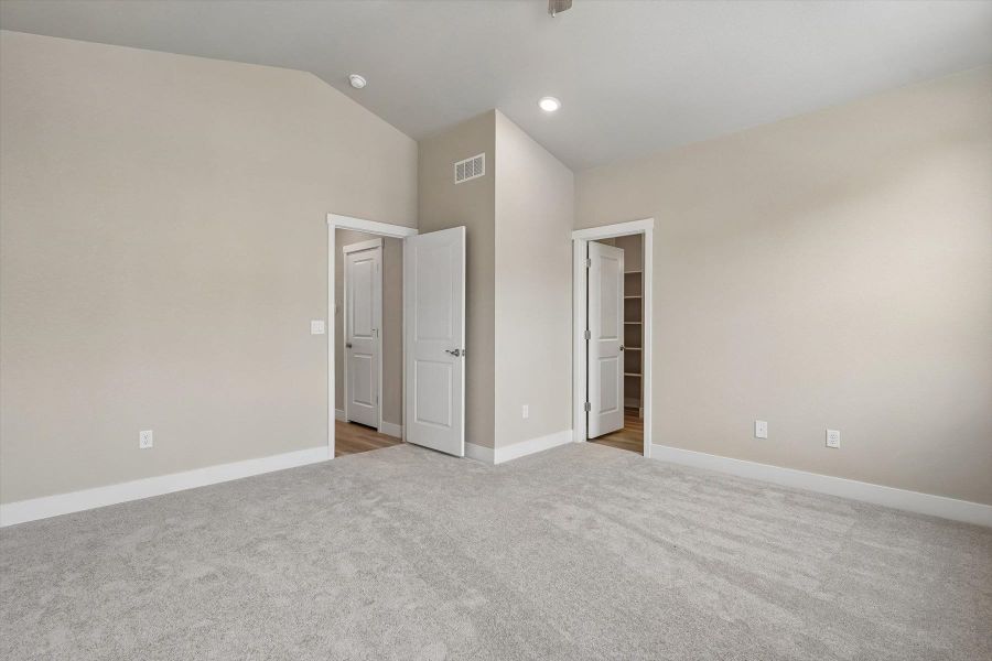 Spacious, unfurnished interior of a new home in Pony Park, Colorado Springs (Image 13).