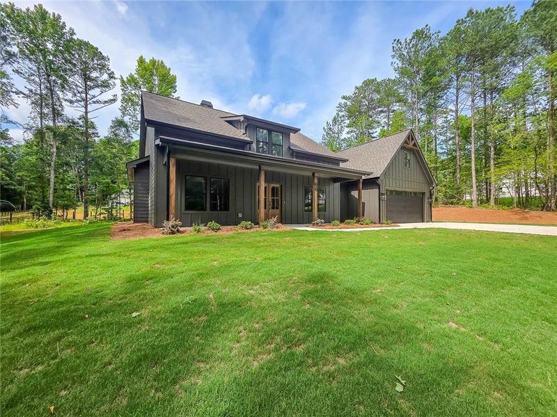 Exterior details and patio area of a home in , Rockmart (Image 22).