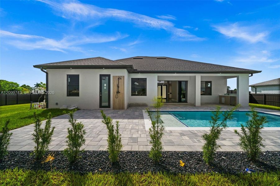 Exterior details and patio area of a home in , Cape Coral (Image 30).