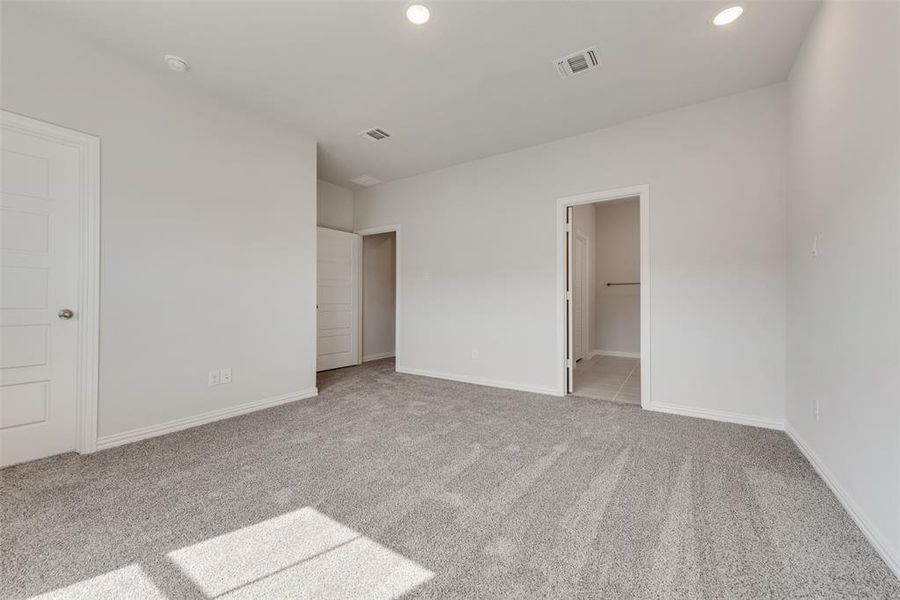 Spacious, unfurnished interior of a new home in City Point, North Richland Hills (Image 20).
