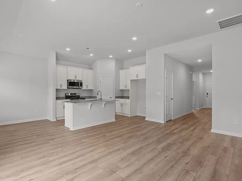 Spacious, unfurnished interior of a new home in Portrait Hills, Aiken (Image 7).