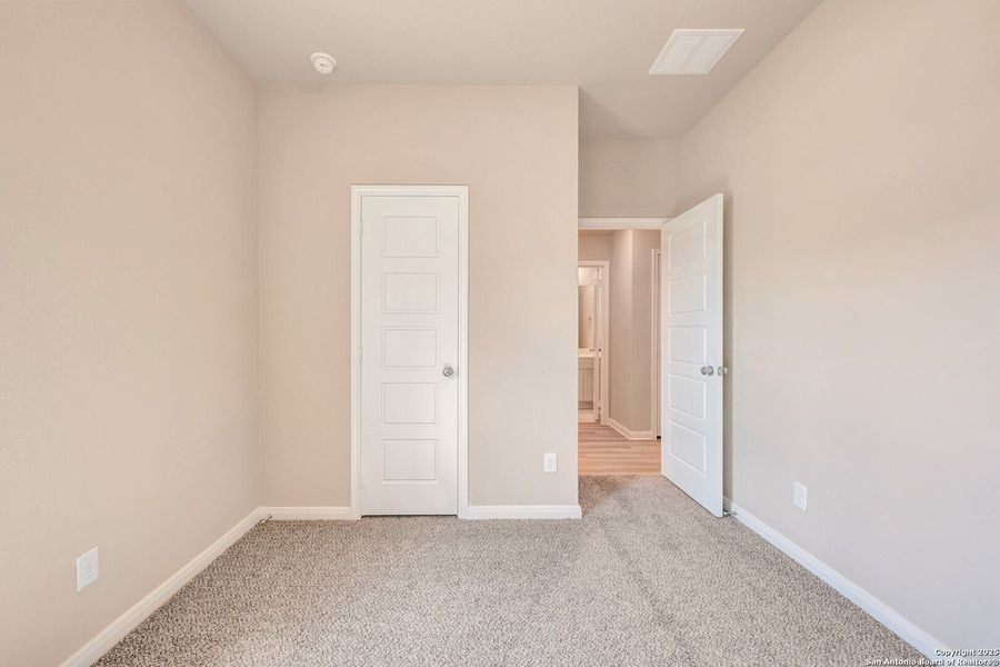Spacious, unfurnished interior of a new home in Park Place, New Braunfels (Image 28).