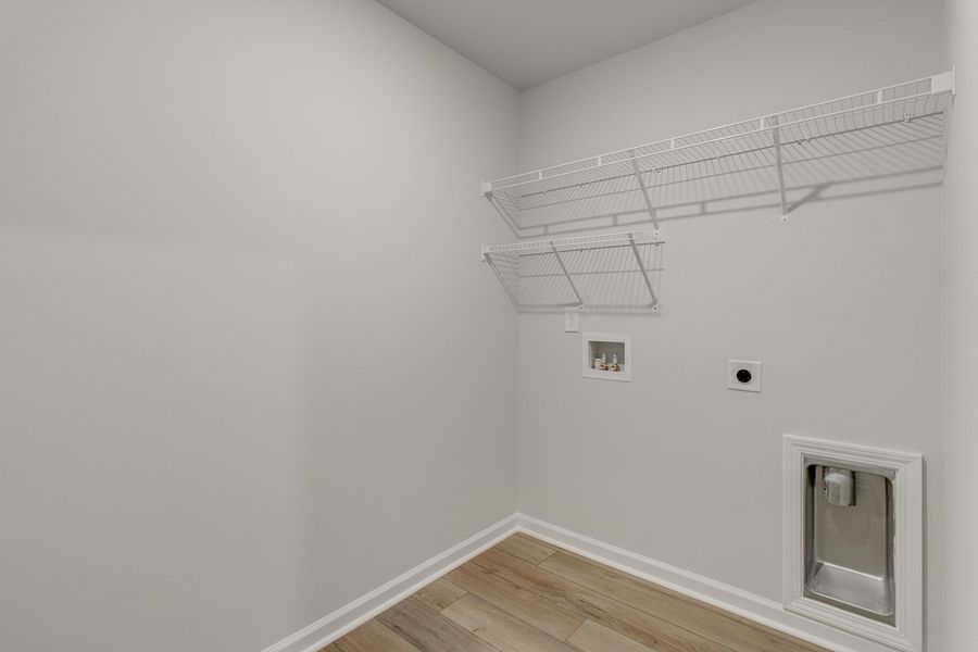 Spacious, unfurnished interior of a new home in Winston Point, Gilbert (Image 27).