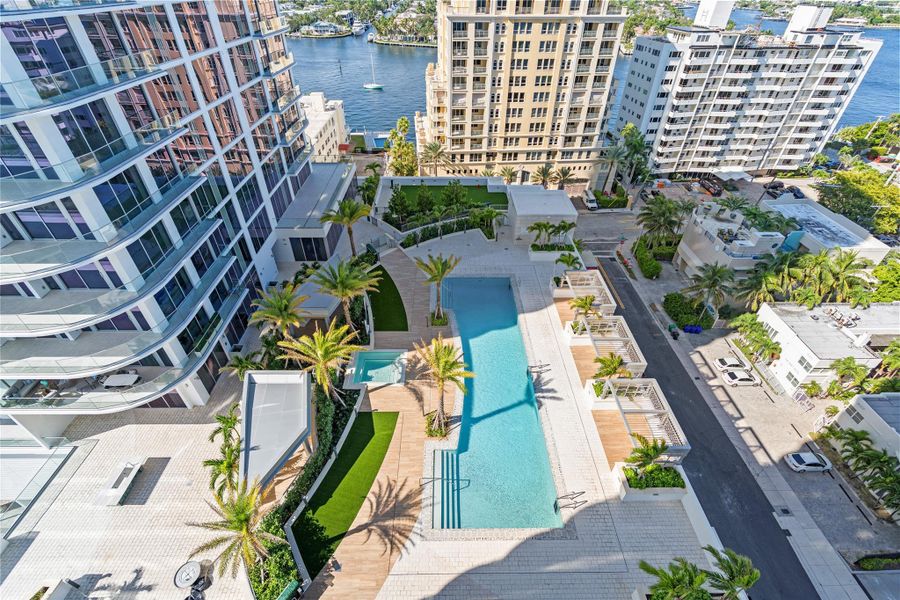 Condo located in Fort Lauderdale, FL showcasing its design and architecture (Image 34).