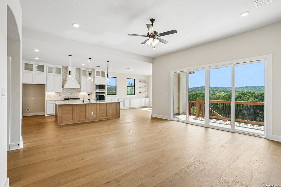 Spacious, unfurnished interior of a new home in Verandas at the Rim, San Antonio (Image 29). Spacious, unfurnished interior of a new home in Verandas at the Rim, San Antonio (Image 29).
