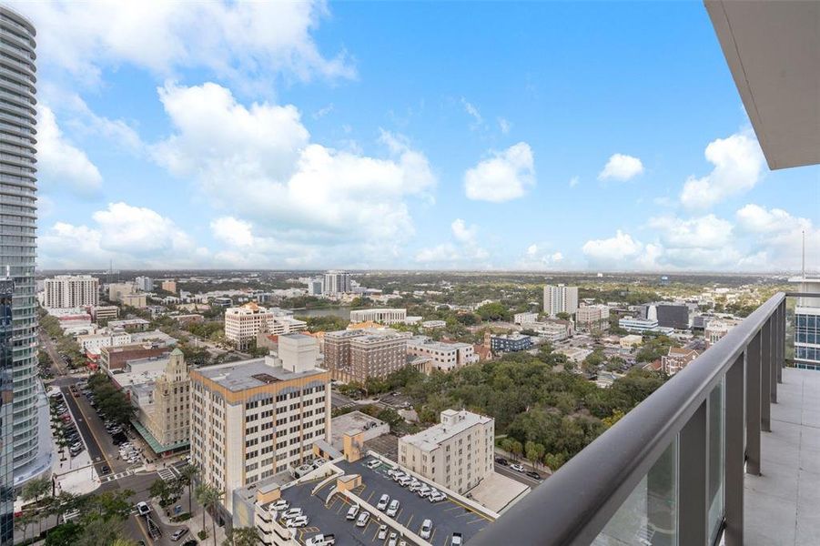 Condo located in St. Petersburg, FL showcasing its design and architecture (Image 3).