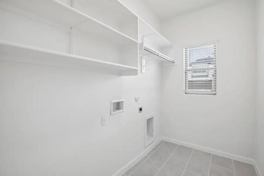 Spacious, unfurnished interior of a new home in Trinity Ranch, Elgin (Image 25).