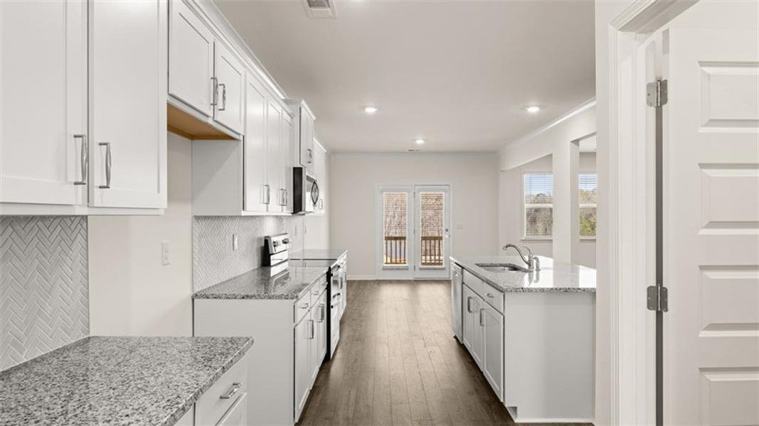 Spacious, unfurnished interior of a new home in Kingston Ranch at Lake Oconee, Buckhead (Image 31).