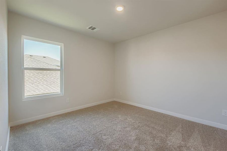 Spacious, unfurnished interior of a new home in Sperling Farms, Ferris (Image 10).