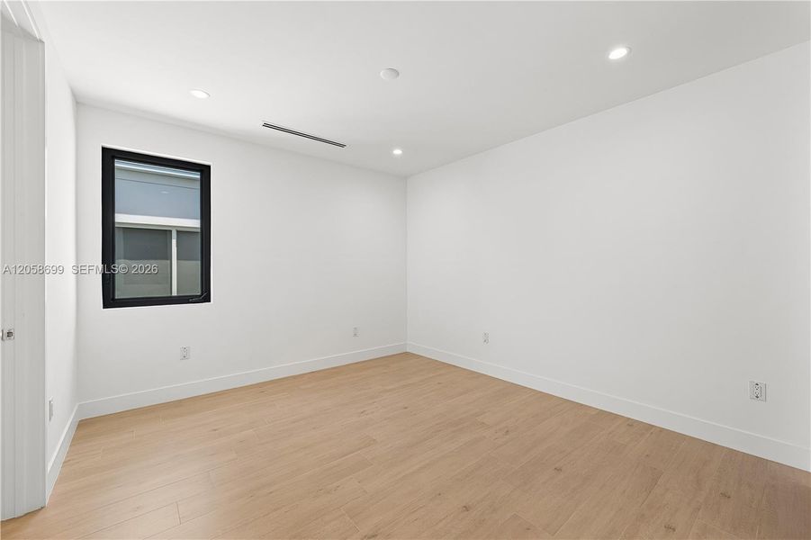 Spacious, unfurnished interior of a new home in , Miami (Image 23).