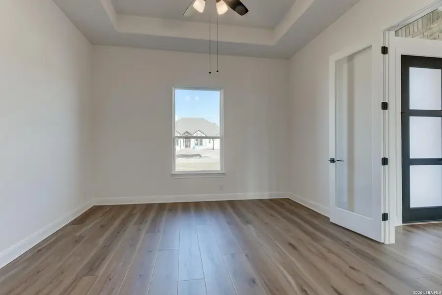 Spacious, unfurnished interior of a new home in Waldsanger, New Braunfels (Image 22).