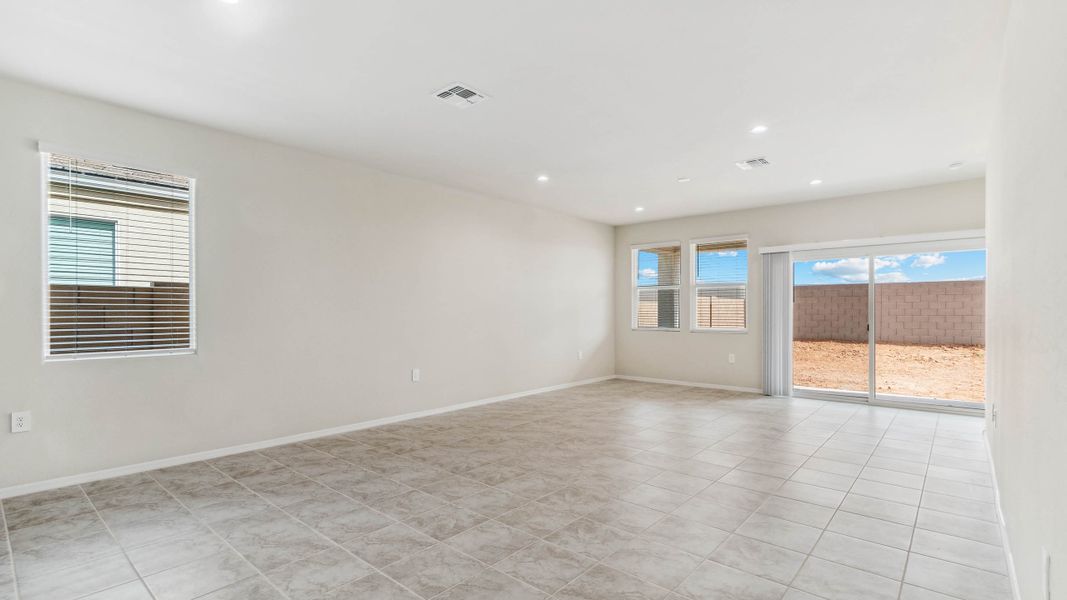 Spacious, unfurnished interior of a new home in Western Crossing, Florence (Image 13).
