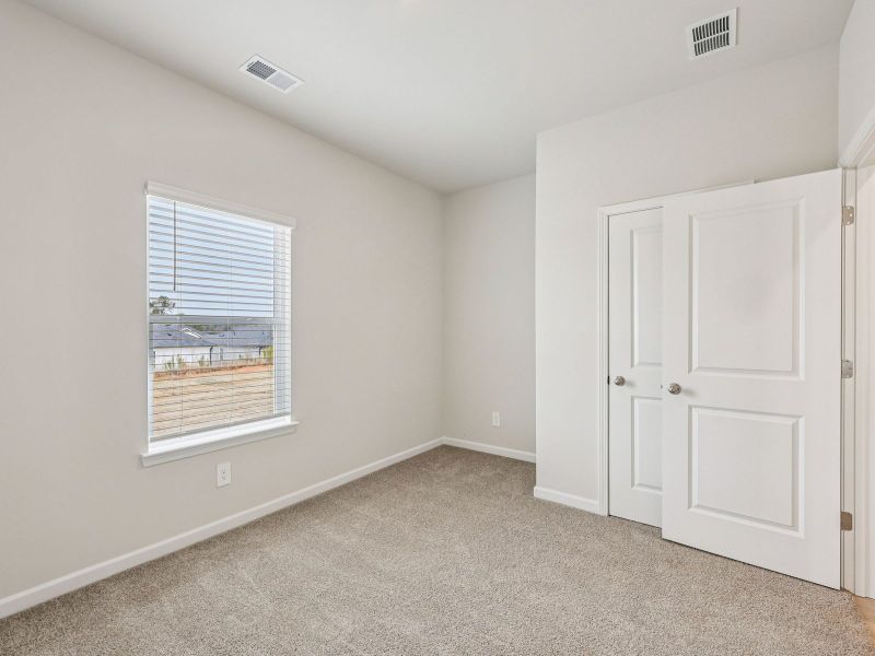 Spacious, unfurnished interior of a new home in Hawthorne Station, Atlanta (Image 20).