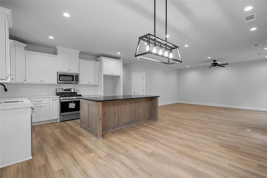 Furnished interior view inside a new home in , Bellmead (Image 5).