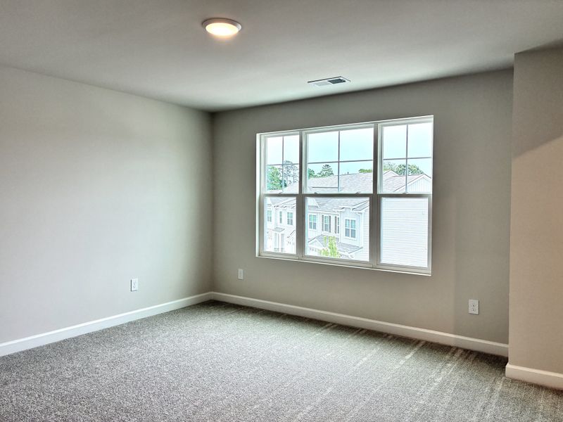 Spacious, unfurnished interior of a new home in Miller Park, Greenville (Image 21).