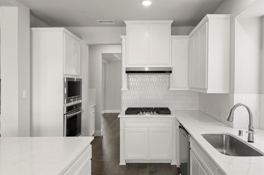 16. 6237 Shasta - Kitchen (4) 16. 6237 Shasta - Kitchen (4)