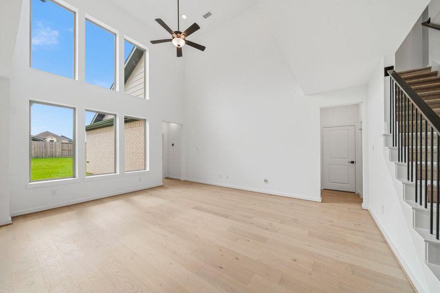 Spacious, unfurnished interior of a new home in Sienna 45', 50', Missouri City (Image 9).