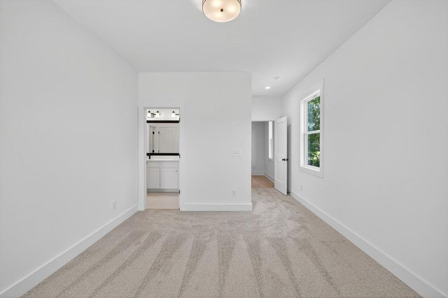 Spacious, unfurnished interior of a new home in Livingstone Park, Kennesaw (Image 50).