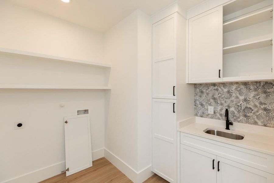 Furnished interior view inside a new home in , Beaumont (Image 7).