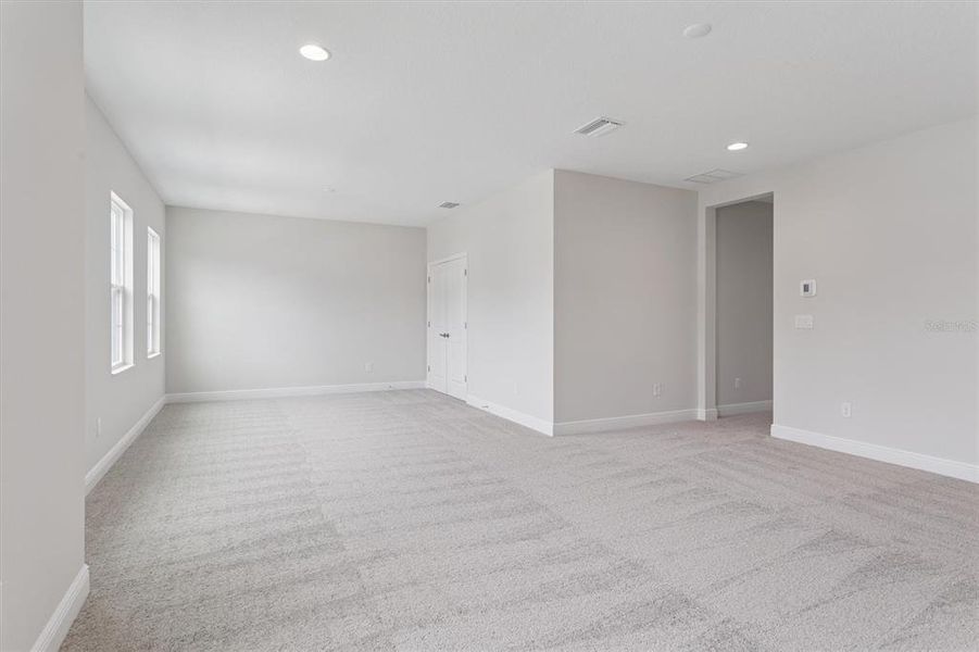 Spacious, unfurnished interior of a new home in Two Rivers, Zephyrhills (Image 19).