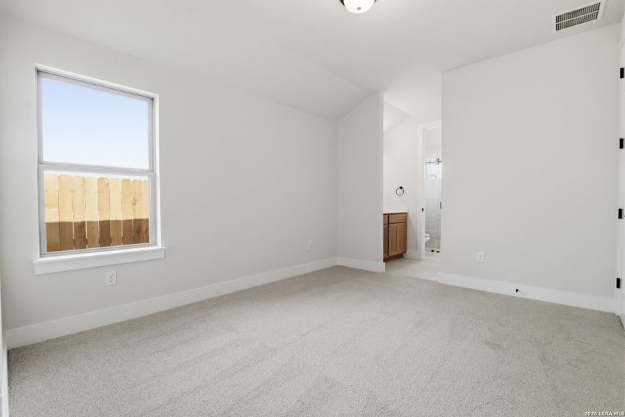 Spacious, unfurnished interior of a new home in Legacy at Lake Dunlap, New Braunfels (Image 29).