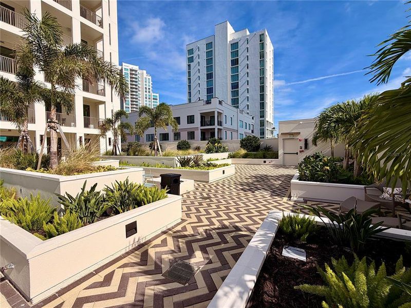 Condo located in St. Petersburg, FL showcasing its design and architecture (Image 7). Condo located in St. Petersburg, FL showcasing its design and architecture (Image 7).