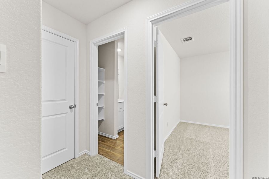 Spacious, unfurnished interior of a new home in Hunters Ranch, San Antonio (Image 19).