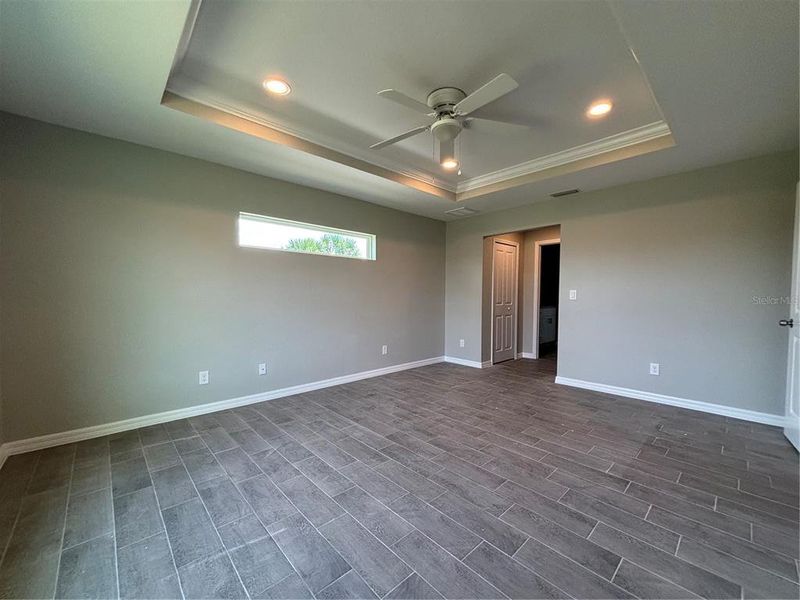 Spacious, unfurnished interior of a new home in , Rotonda West (Image 4).