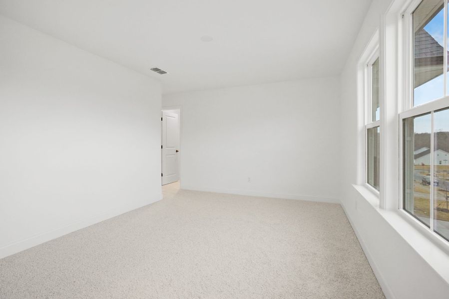 Spacious, unfurnished interior of a new home in Forest Creek, Waxhaw (Image 22).