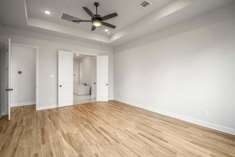 Spacious, unfurnished interior of a new home in Sienna 70' Lots, Missouri City (Image 40). Spacious, unfurnished interior of a new home in Sienna 70' Lots, Missouri City (Image 40).