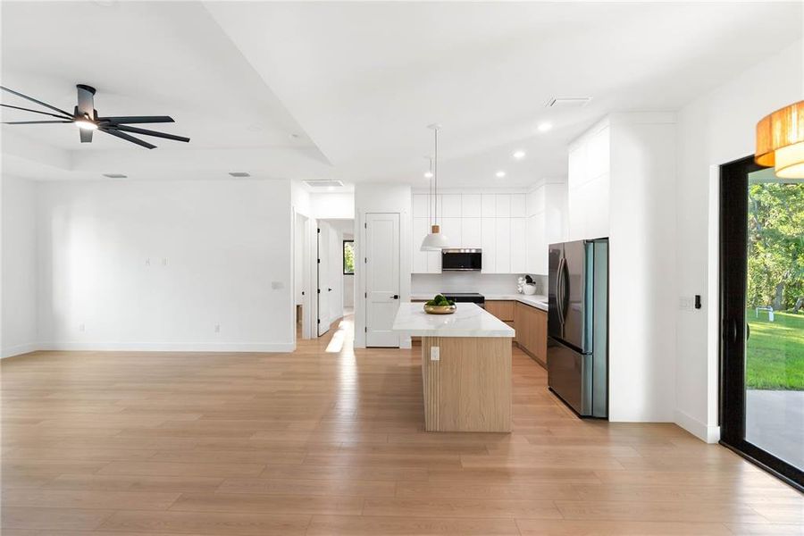 Spacious, unfurnished interior of a new home in , Port Charlotte (Image 41).