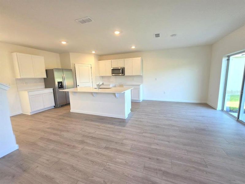Spacious, unfurnished interior of a new home in , Daytona Beach (Image 11).