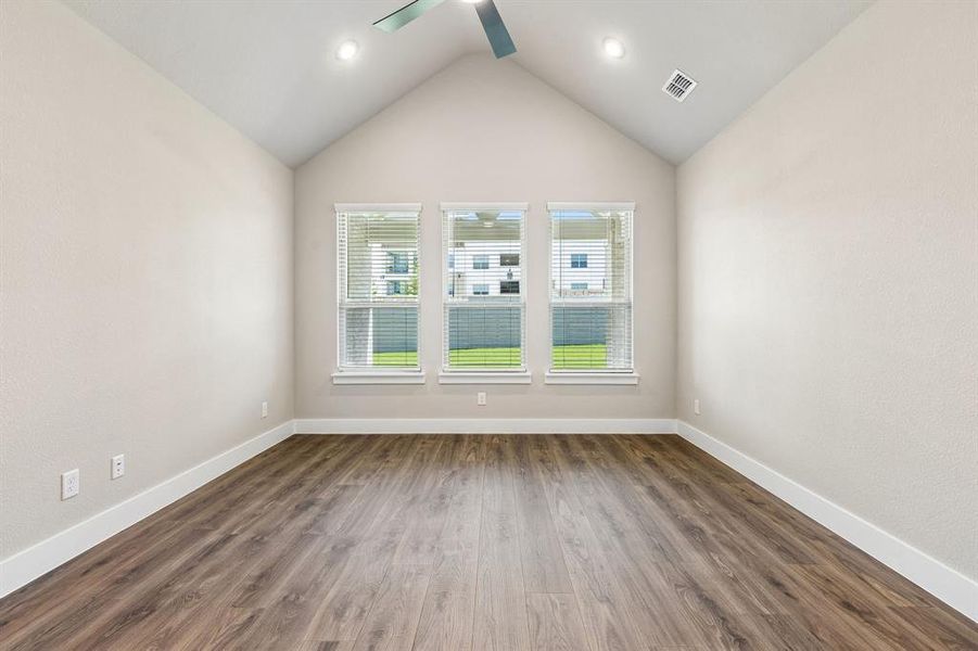 Spacious, unfurnished interior of a new home in Painted Tree Woodland West, McKinney (Image 20).