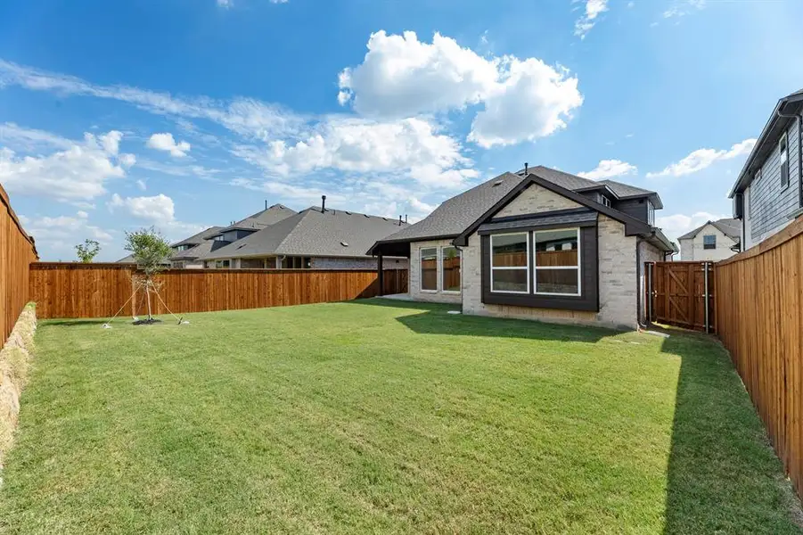 27. 5621 Burford - Back (2)