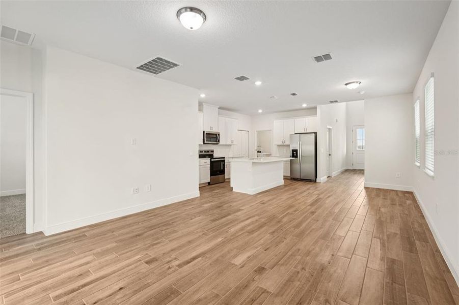 Spacious, unfurnished interior of a new home in Cyrene at Minneola, Minneola (Image 16).